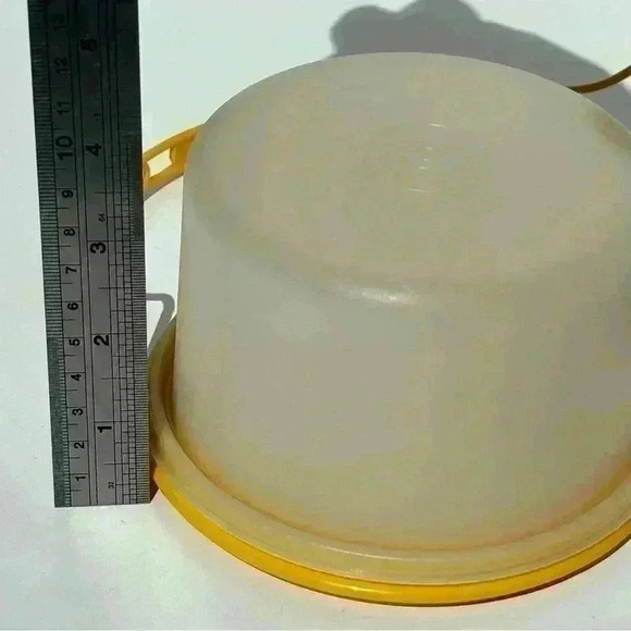 Cutest Tupperware Toy mini cake-taker complete with lid and handle - Picture 6 of 6